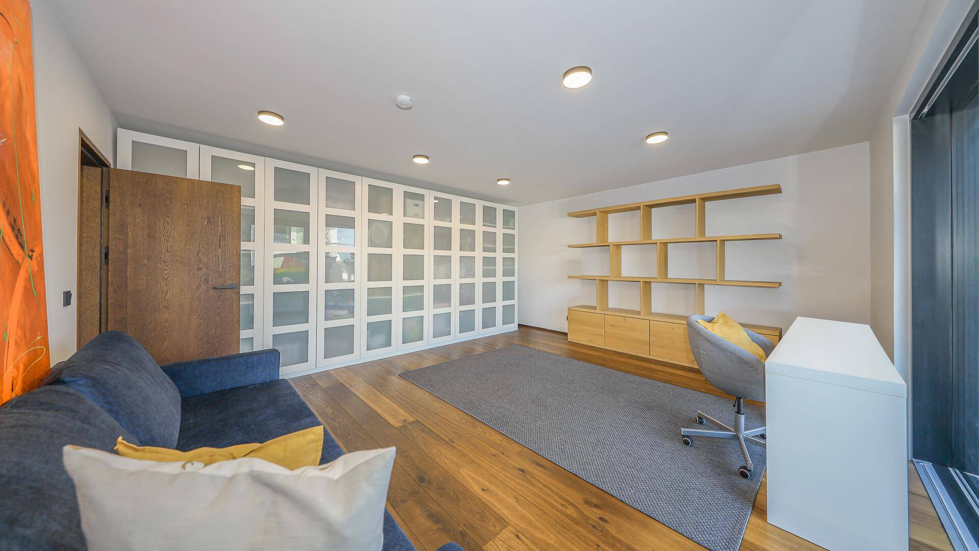 KITZIMMO-Exklusive Villa mit Schwimmteich in Toplage kaufen - Immobilien Saalfelden Salzburg.
