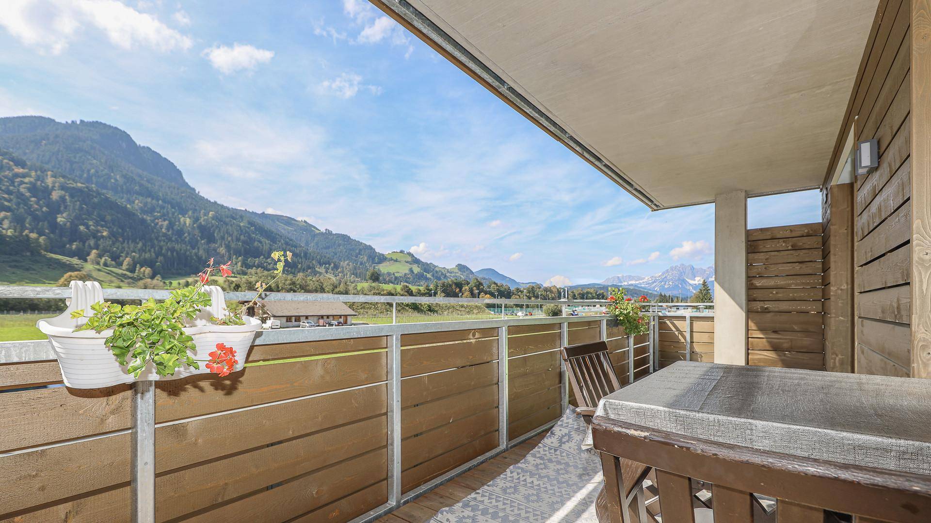 KITZIMMO-exklusive Neubauwohnung mit Hahnenkammblick - Immobilien Kitzbühel.