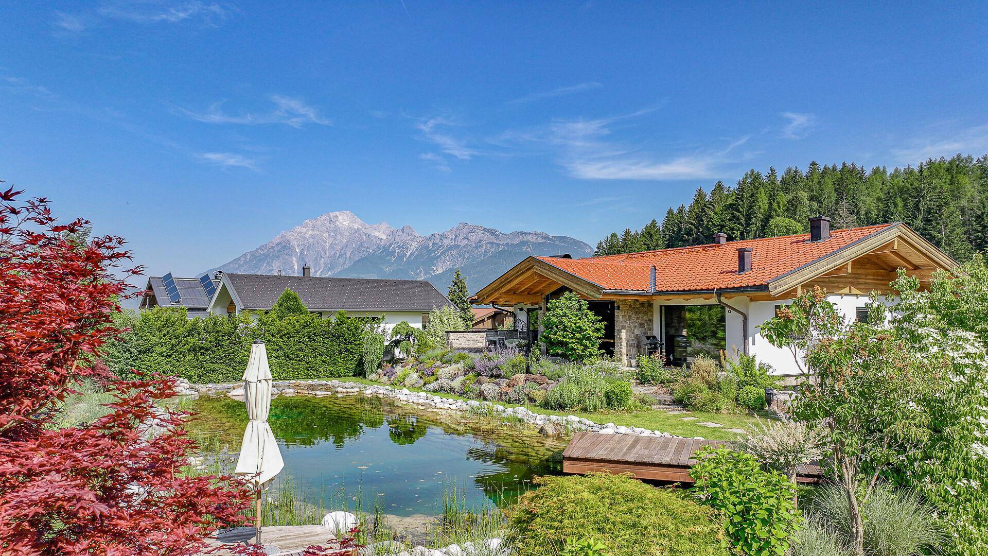 KITZIMMO-Exklusive Villa mit Schwimmteich in Toplage kaufen - Immobilien Saalfelden Salzburg.