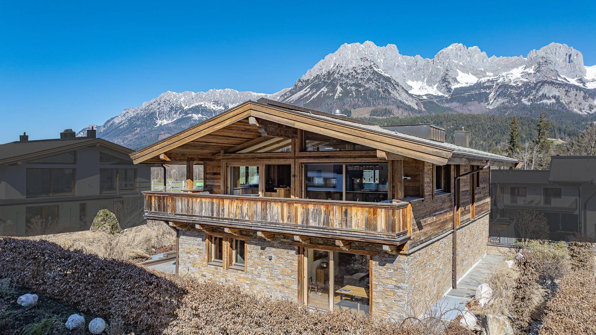 KITZIMMO-Luxuschalet mit Kaiserblick in unmittelbar am Skilift kaufen - Immobilien Going.