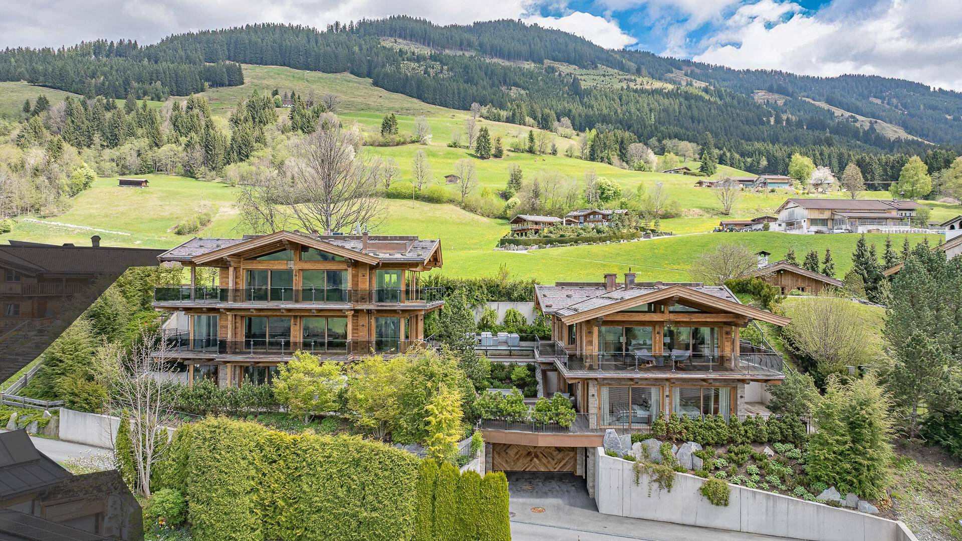 KITZIMMO-Luxusvilla in prominenter Toplage kaufen - Immobilien Aurach bei Kitzbühel.