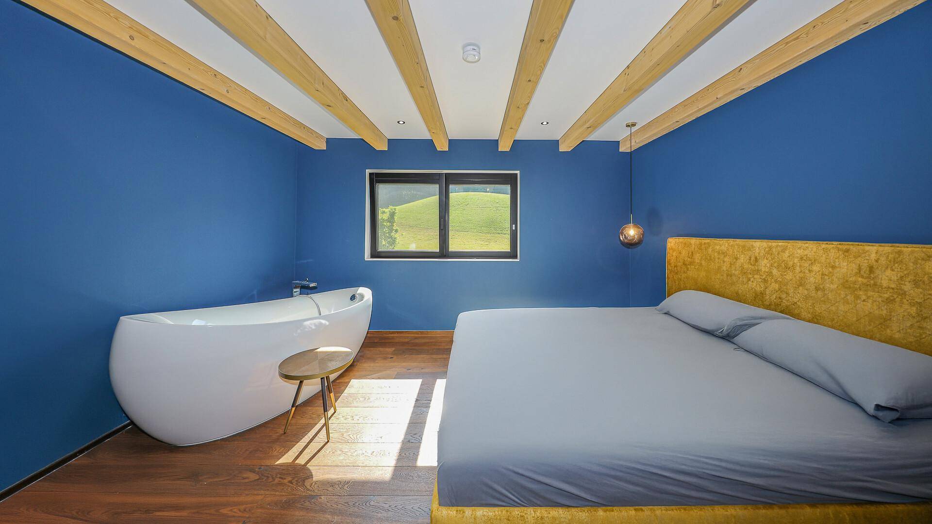 KITZIMMO-Exklusive Villa mit Schwimmteich in Toplage kaufen - Immobilien Saalfelden Salzburg.