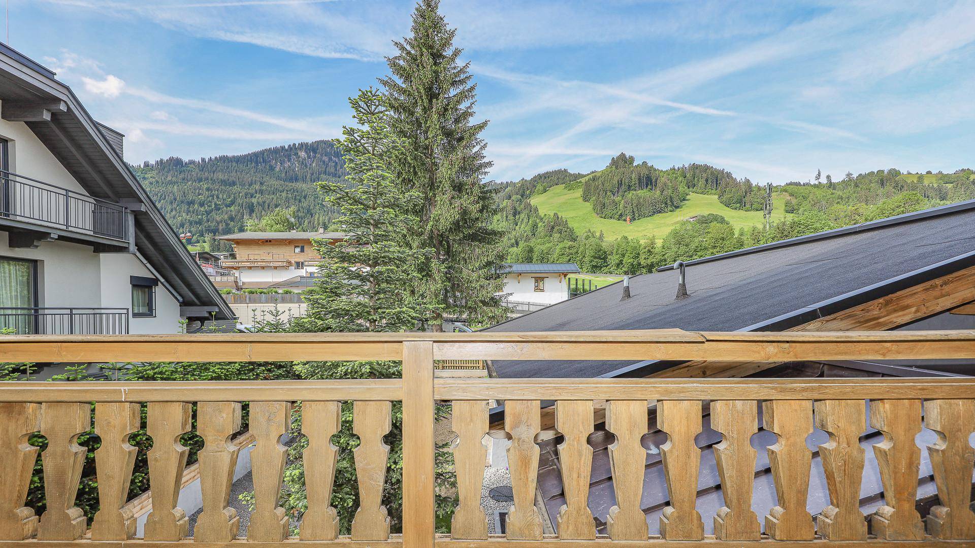 KITZIMMO-Wohnung an der Hahnenkammbahn mit Blick auf die Streif - Immobilien Kitzbühel.