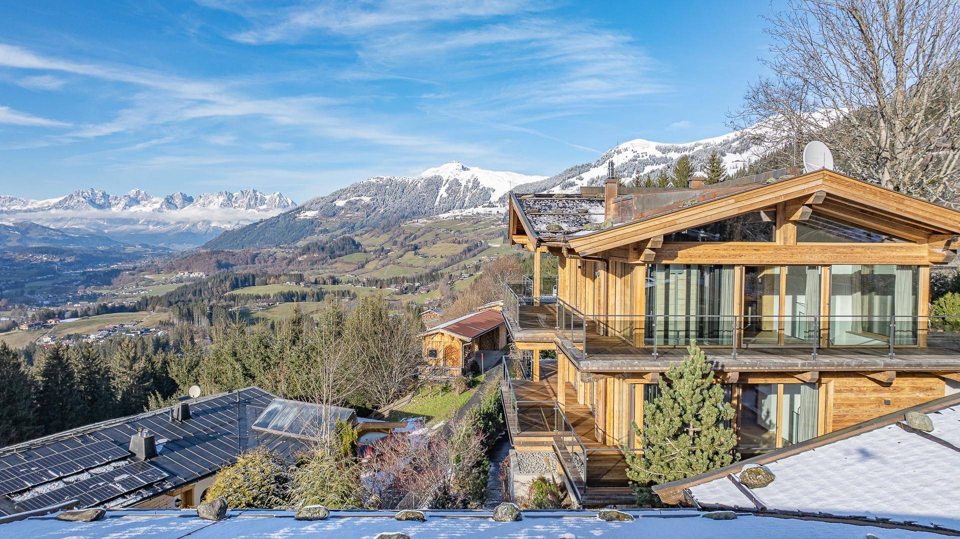 KITZIMMO-Luxusvilla in prominenter Toplage kaufen - Immobilien Aurach bei Kitzbühel.