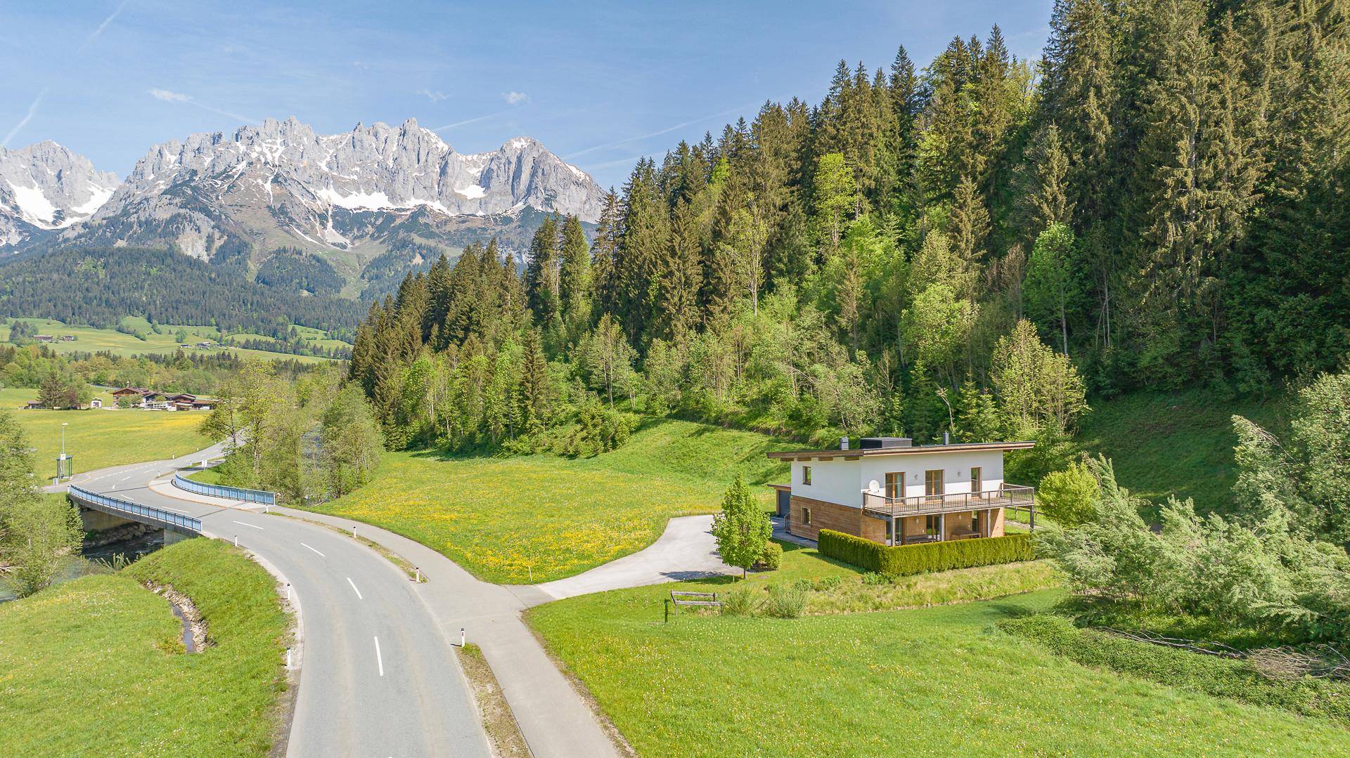 KITZIMMO-Mehrfamilienhaus in Alleinlage kaufen - Immobilien Oberndorf in Tirol.