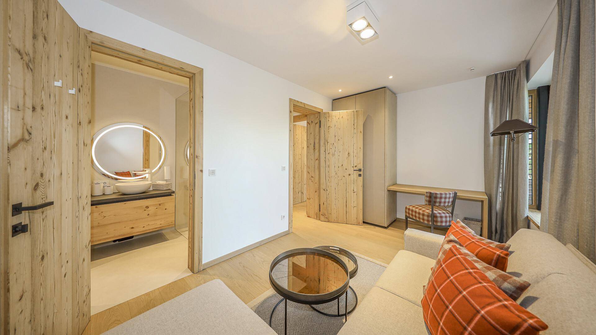KITZIMMO-Luxusvilla in prominenter Toplage kaufen - Immobilien Aurach bei Kitzbühel.