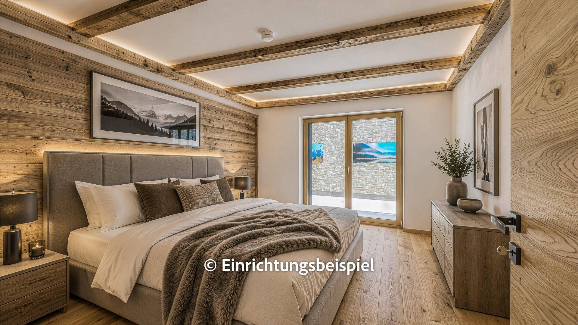 Gemütliches Schlafzimmer mit Holzwänden, großem Bett und Zugang zu einem Außenbereich, als Gestaltungsvorschlag.