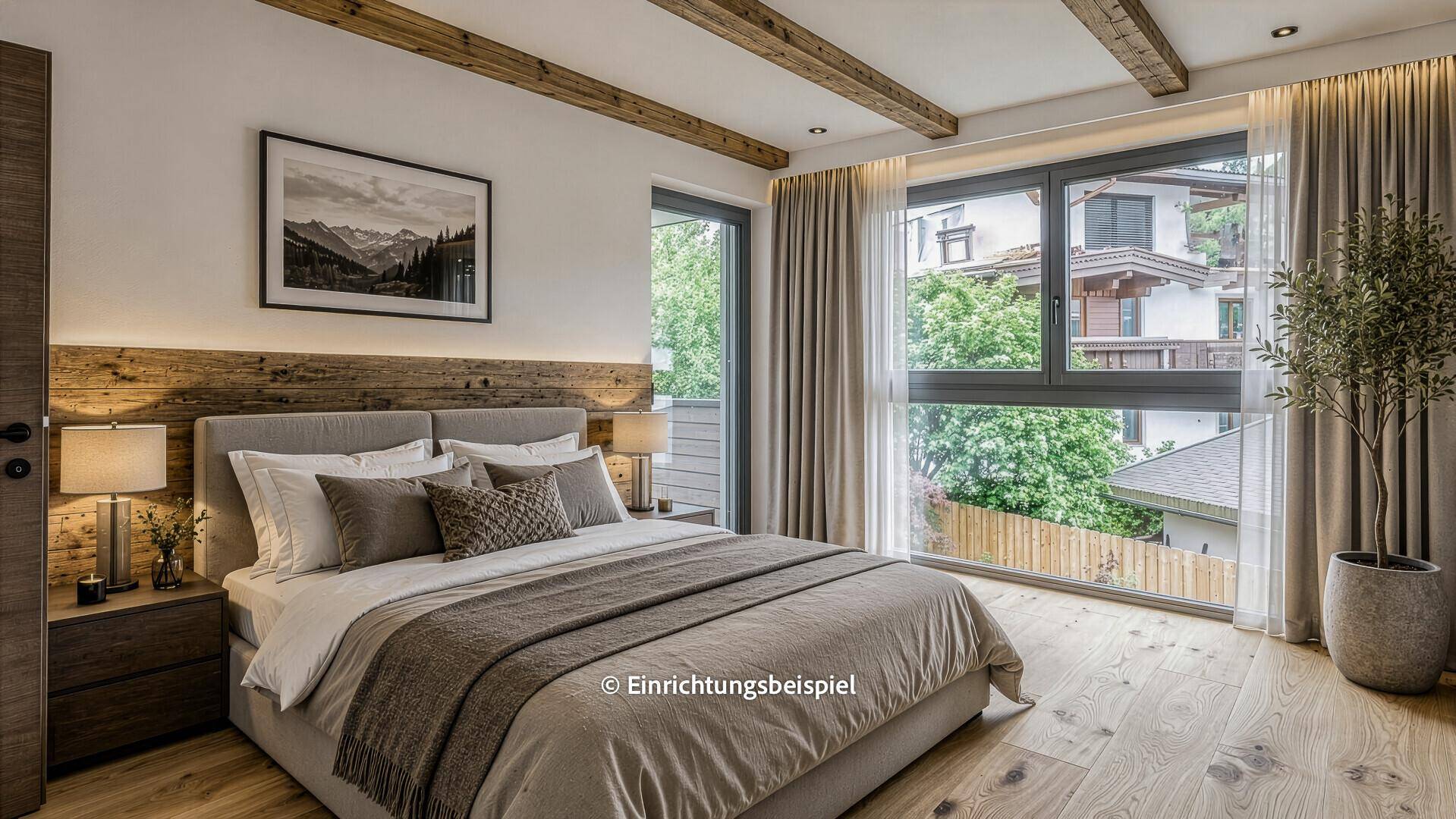 Stilvolles Schlafzimmer mit Holzboden, Holzwand und Zugang zum Balkon, ideal für Ruhe und Entspannung.