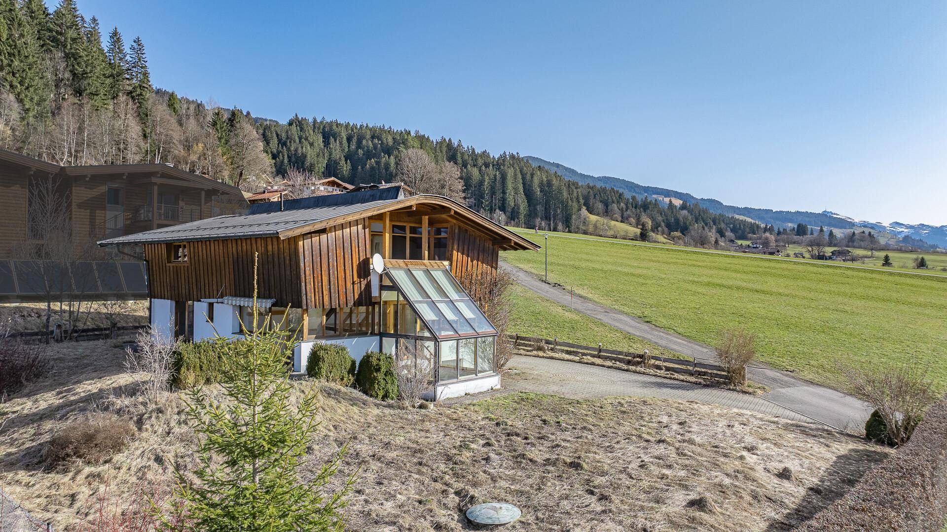 KITZIMMO-Baugrundstück mit Altbestand in Toplage - Immobilien Brixen im Thale.