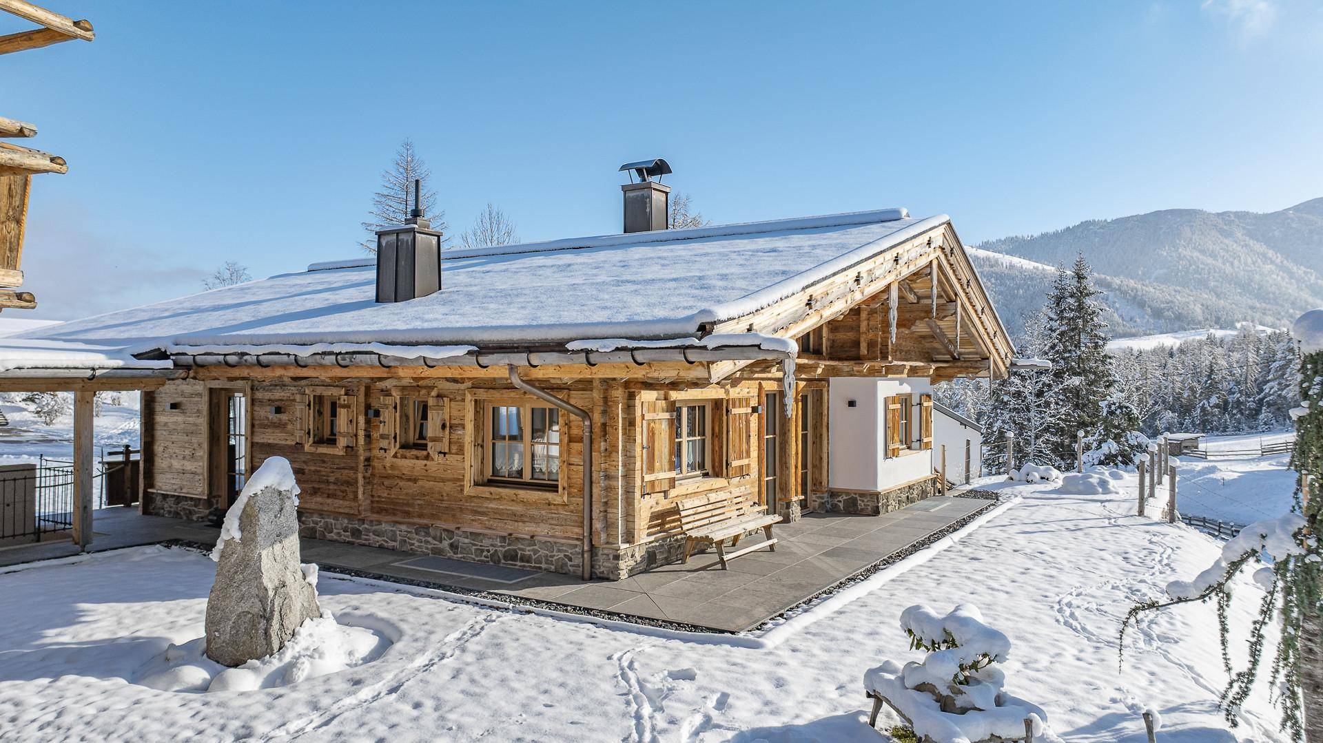 KITZIMMO-zwei Luxuschalets mit Panoramablick in Top-Ruhelage kaufen - Immobilien Steinberg Tirol.