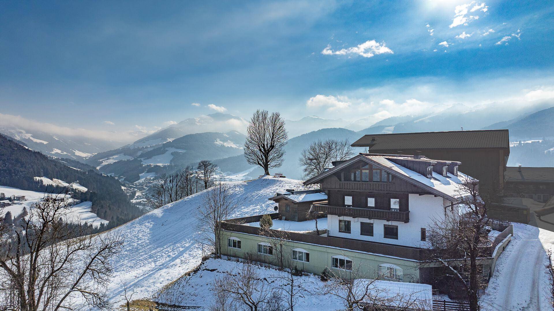 Anwesen mit einer der größten privaten Schutzanlagen - zwischen Innsbruck &amp; Kitzbühel - Ansicht 2