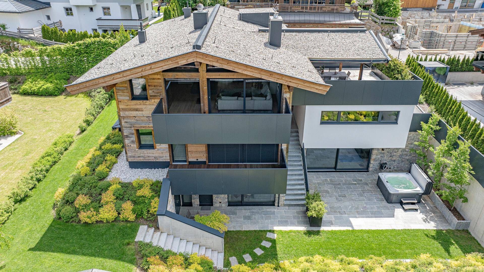 KITZIMMO-Exklusive Luxusvilla mit Kaiserblick in Toplage - Immobilien Going.