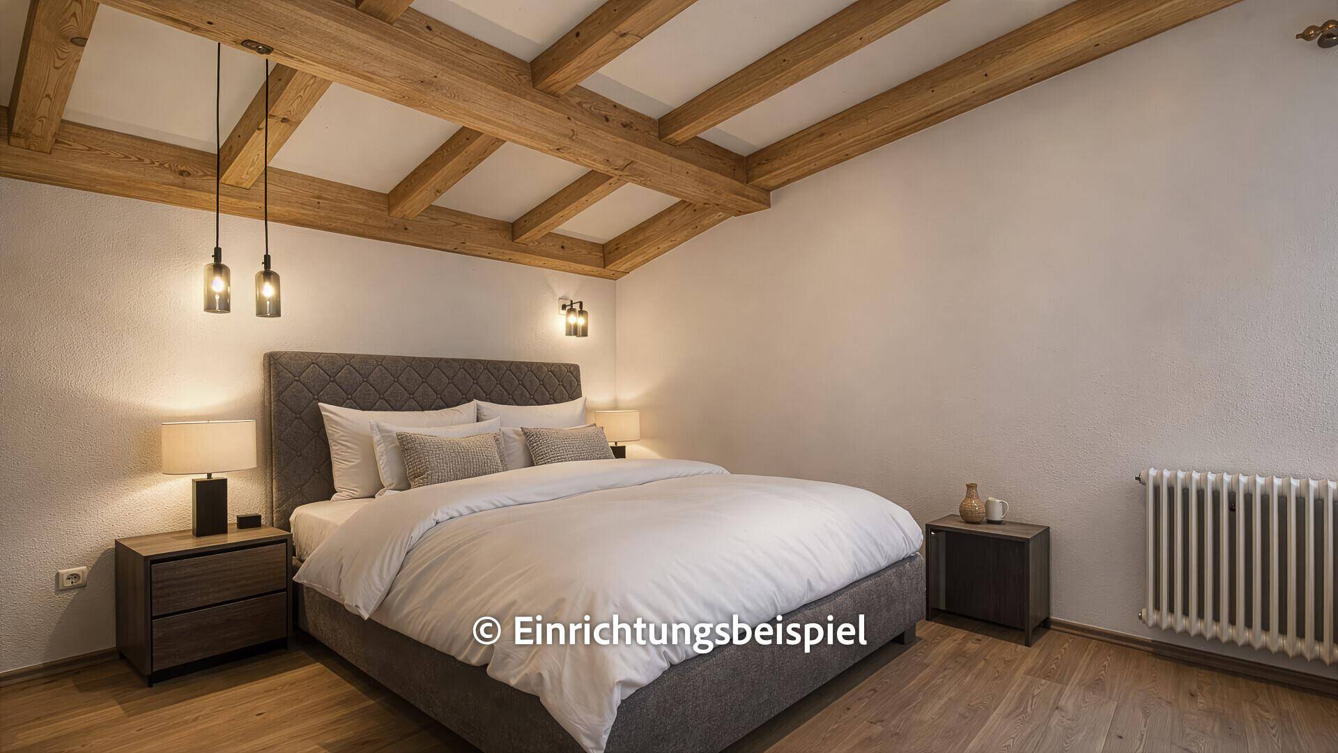 Modernes Schlafzimmer mit Holzbalkendecke, Doppelbett und indirekter Beleuchtung.