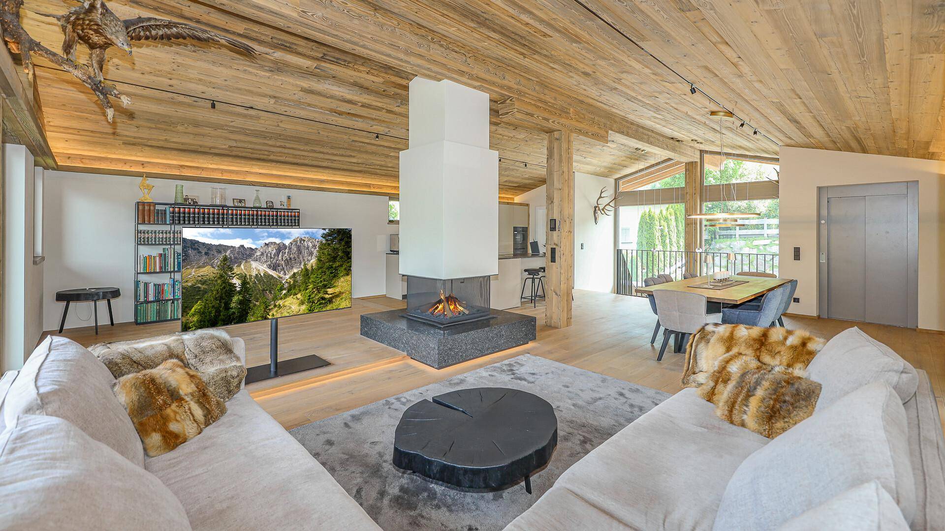 KITZIMMO-Exklusive Luxusvilla mit Kaiserblick in Toplage - Immobilien Going.