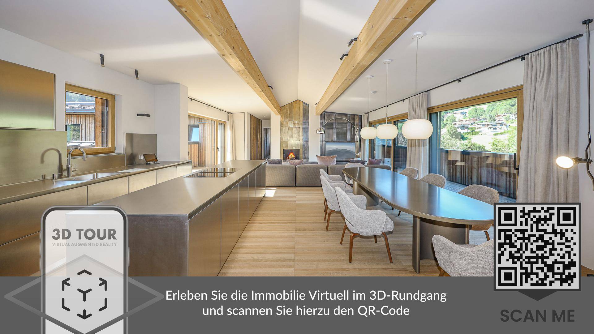 Geräumiger, offener Wohnbereich mit moderner Küche, Essbereich, Kamin, Holzbalken und Bergblick.