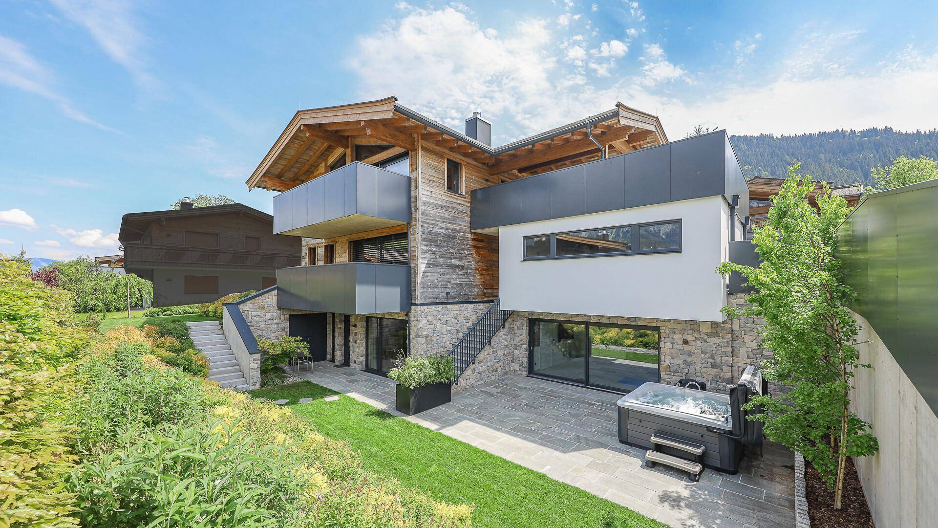 KITZIMMO-Exklusive Luxusvilla mit Kaiserblick in Toplage - Immobilien Going.