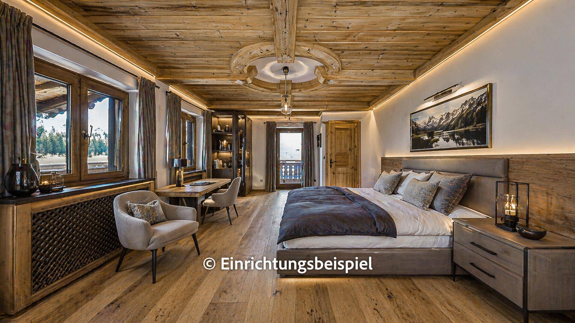 Modernisiertes Schlafzimmer mit Holzboden, Doppelbett und indirekter Beleuchtung.