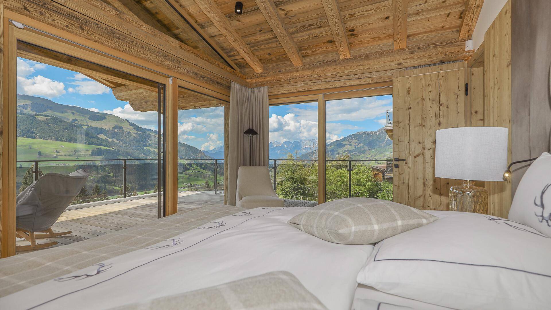 KITZIMMO-Luxusvilla in prominenter Toplage kaufen - Immobilien Aurach bei Kitzbühel.
