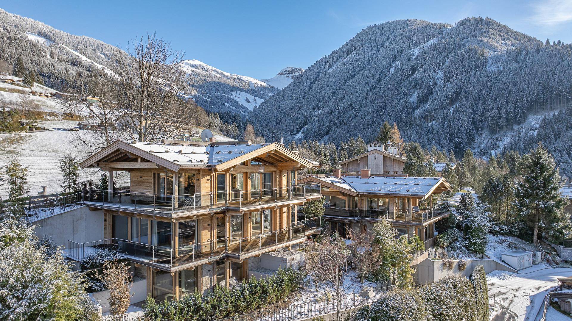 KITZIMMO-Luxusvilla in prominenter Toplage kaufen - Immobilien Aurach bei Kitzbühel.