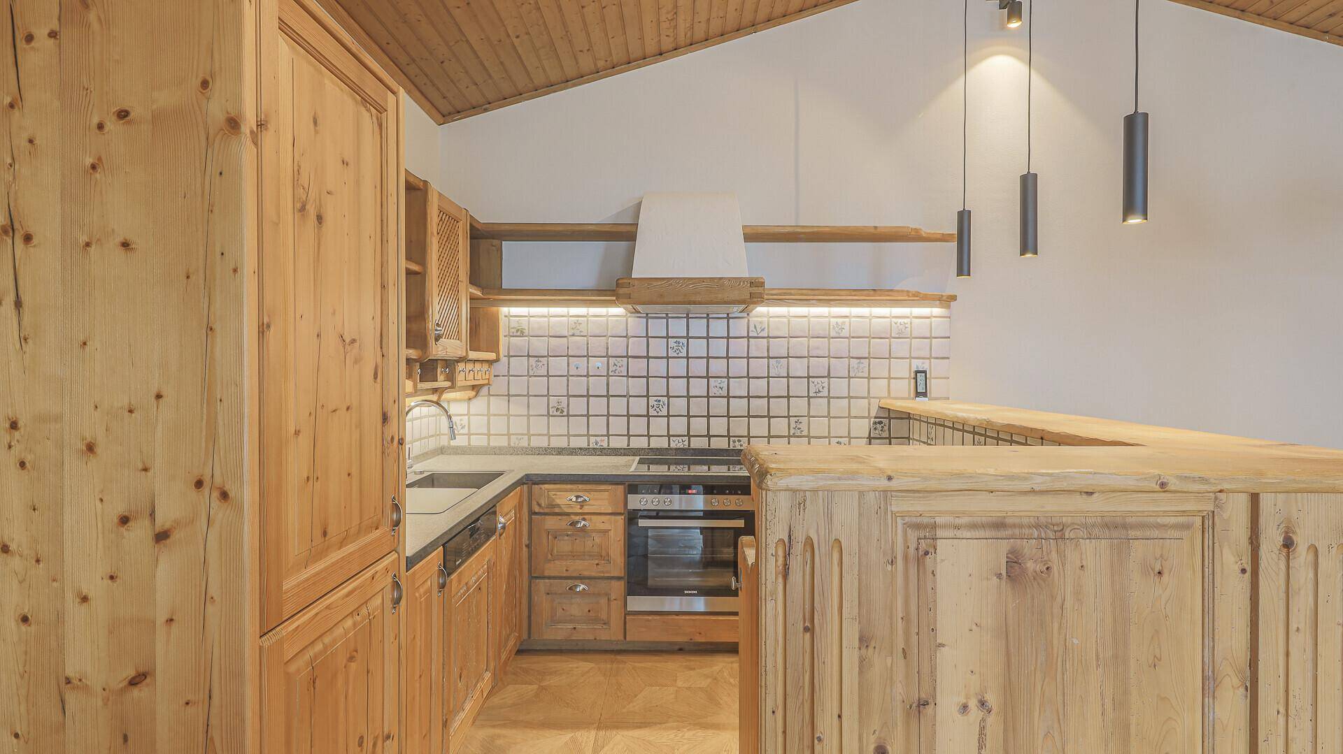 KITZIMMO-Dachgeschosswohnung mit Lift und Tiefgarage im Zentrum - Immobilien Kitzbühel.
