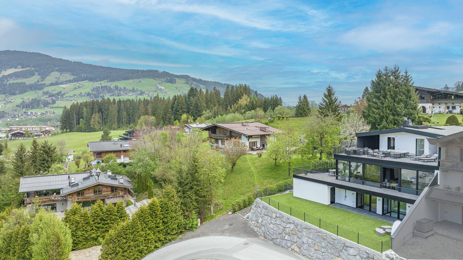 KITZIMMO-exklusive Villa in unverbaubarer Toplage kaufen - Immobilien Kirchberg.