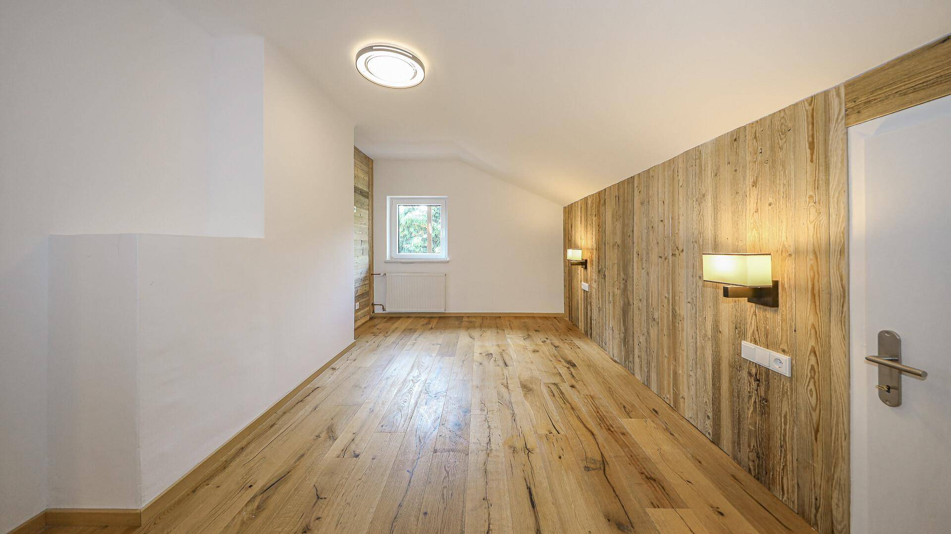 KITZIMMO-Renovierte Dachgeschosswohnung im Zentrum kaufen - Immobilien Kirchberg.
