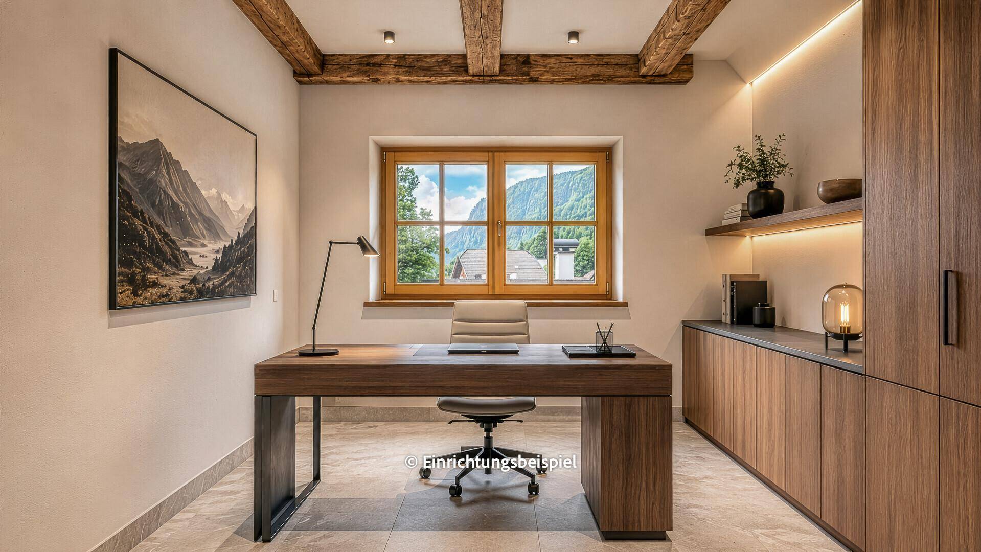 Modernes Büro mit Holzbalkendecke, großem Schreibtisch und Bergblick durch das Fenster.