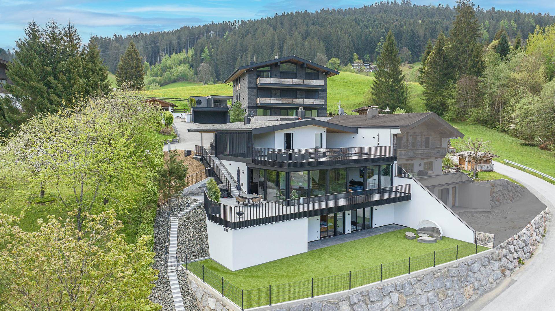 KITZIMMO-exklusive Villa in unverbaubarer Toplage kaufen - Immobilien Kirchberg.