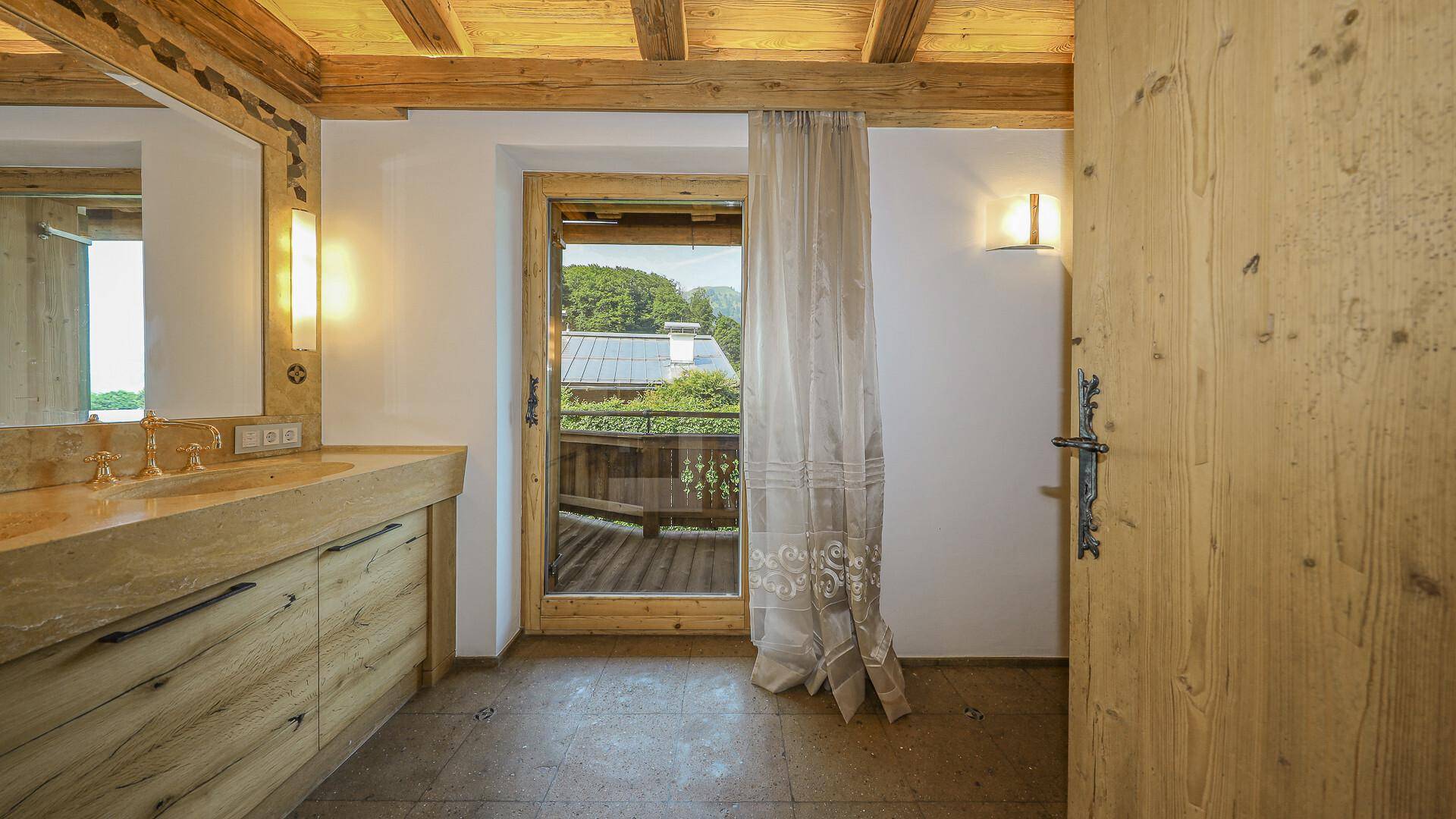 KITZIMMO-Exklusive Luxusvilla mit Freizeitwohnsitz auf der Bichlalm - Immobilien Kitzbühel.