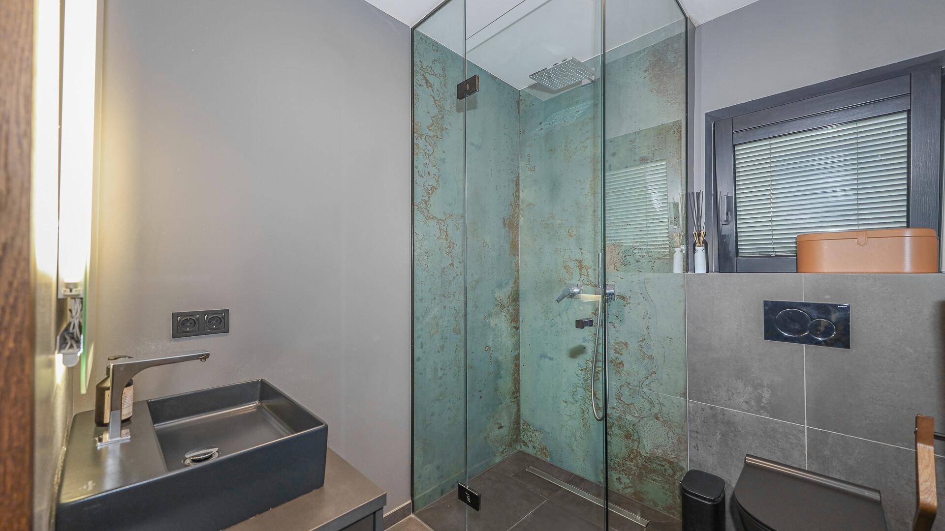 KITZIMMO-Exklusive Villa mit Schwimmteich in Toplage kaufen - Immobilien Saalfelden Salzburg.