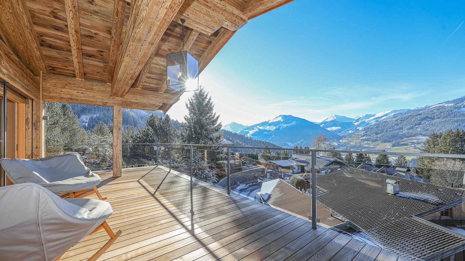 KITZIMMO-Luxusvilla in prominenter Toplage kaufen - Immobilien Aurach bei Kitzbühel.