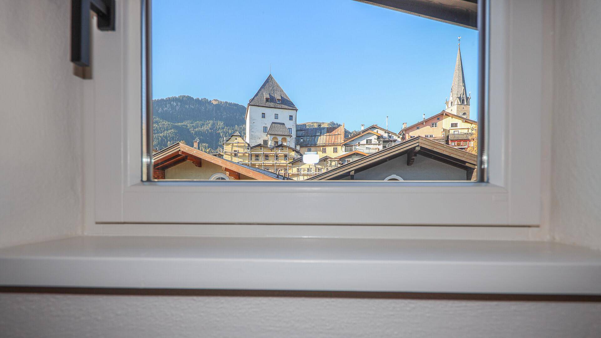 KITZIMMO-Dachgeschosswohnung mit Lift und Tiefgarage im Zentrum - Immobilien Kitzbühel.