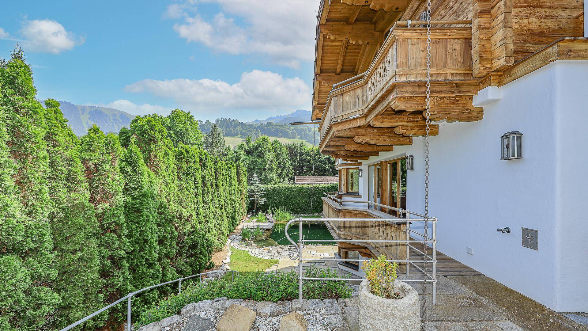 KITZIMMO-Exklusive Luxusvilla mit Freizeitwohnsitz auf der Bichlalm - Immobilien Kitzbühel.