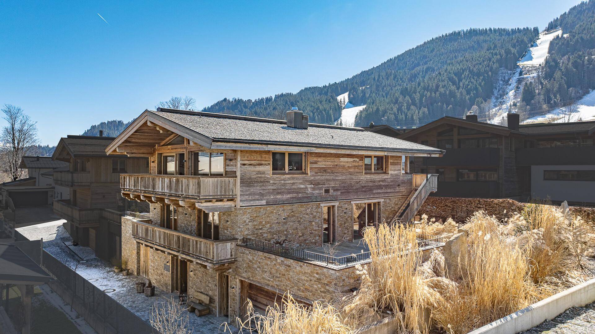 KITZIMMO-Luxuschalet mit Kaiserblick in unmittelbar am Skilift kaufen - Immobilien Going.