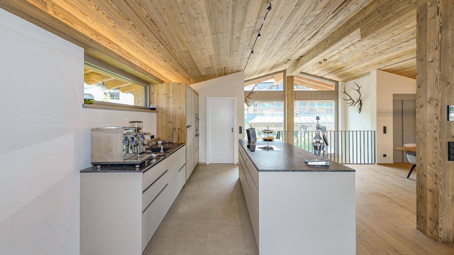KITZIMMO-Exklusive Luxusvilla mit Kaiserblick in Toplage - Immobilien Going.