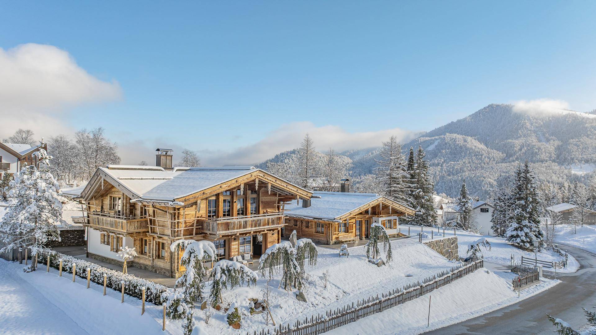 KITZIMMO-zwei Luxuschalets mit Panoramablick in Top-Ruhelage kaufen - Immobilien Steinberg Tirol.