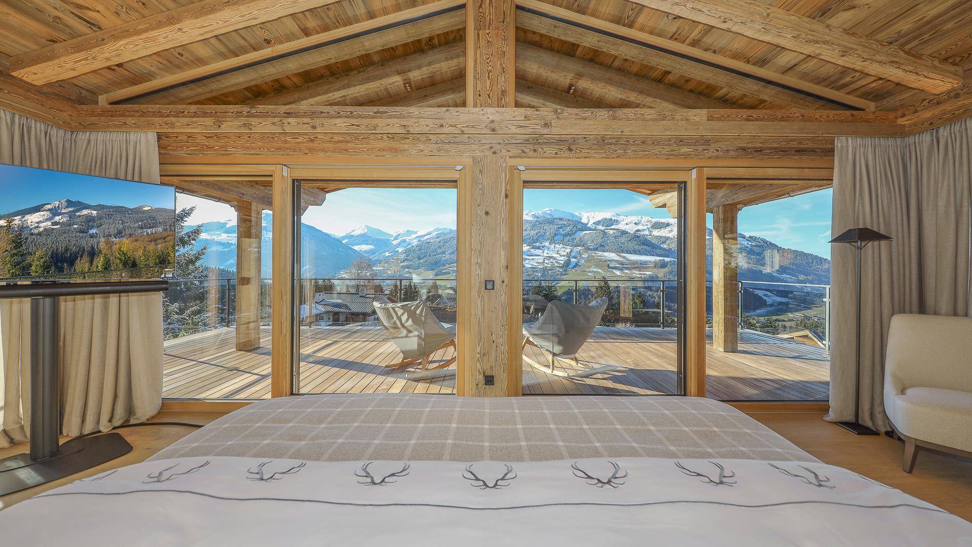 KITZIMMO-Luxusvilla in prominenter Toplage kaufen - Immobilien Aurach bei Kitzbühel.