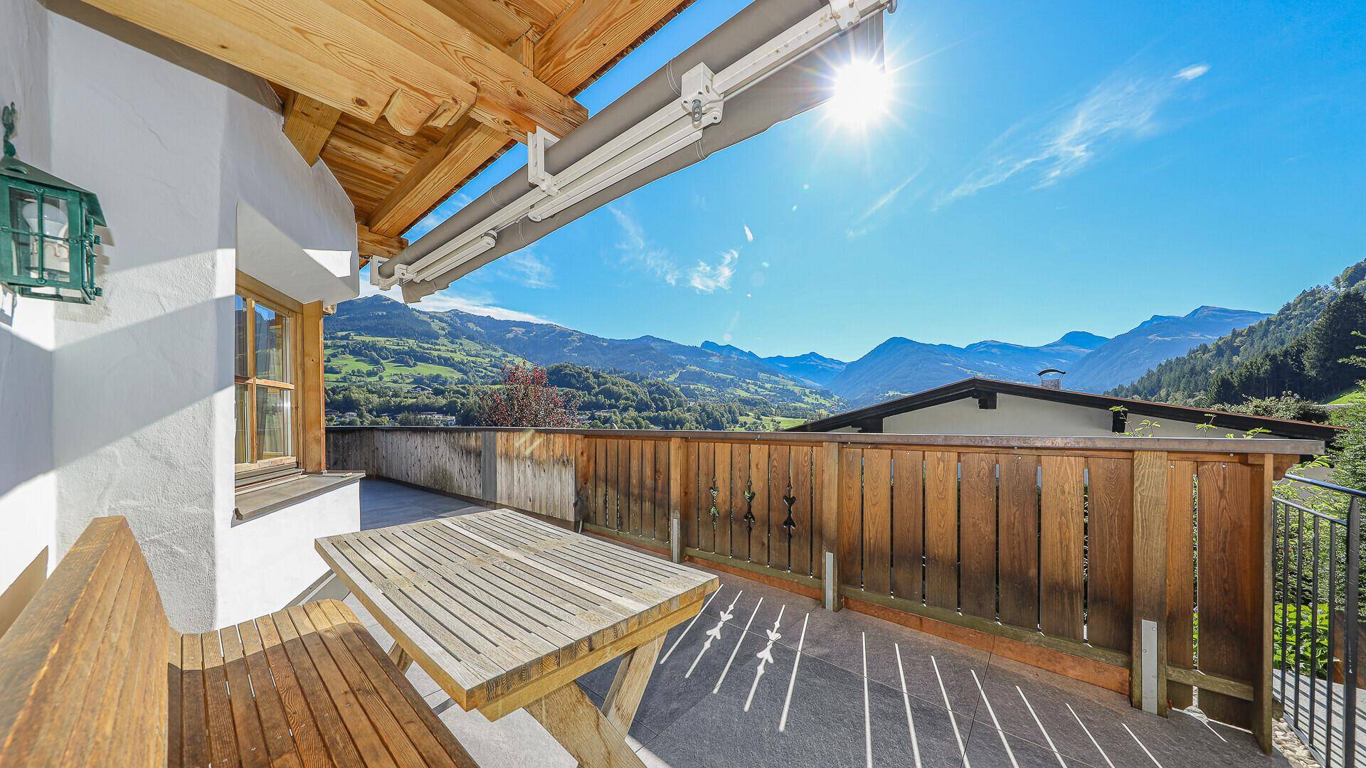 KITZIMMO-Exklusives Landhaus in traumhafter & unverbaubarer Aussichtslage - Immobilien Kitzbühel.