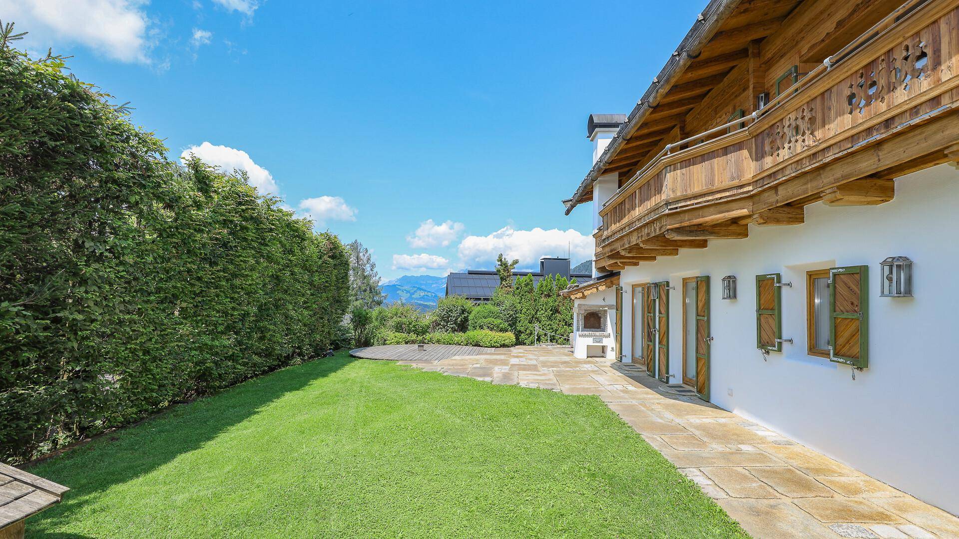 KITZIMMO-Exklusive Luxusvilla mit Freizeitwohnsitz auf der Bichlalm - Immobilien Kitzbühel.