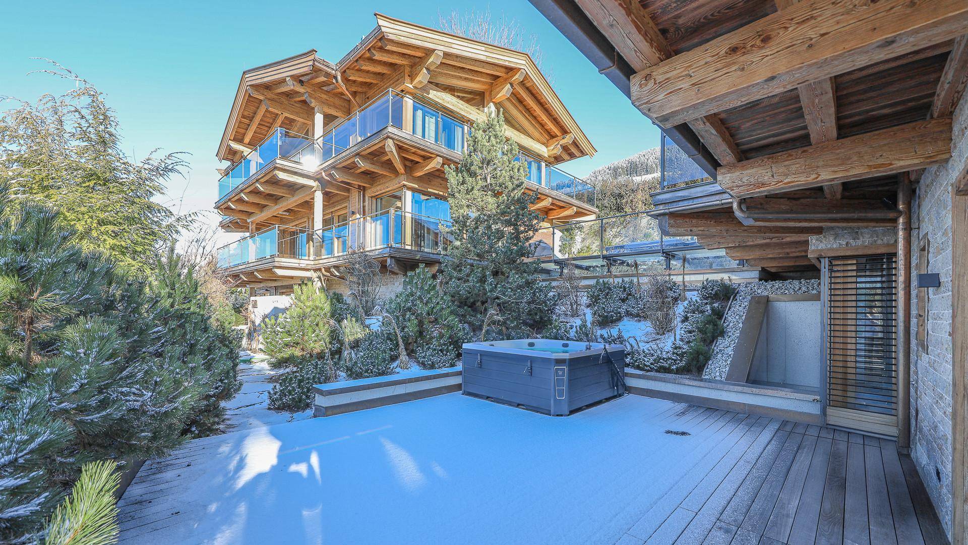 KITZIMMO-Luxusvilla in prominenter Toplage kaufen - Immobilien Aurach bei Kitzbühel.