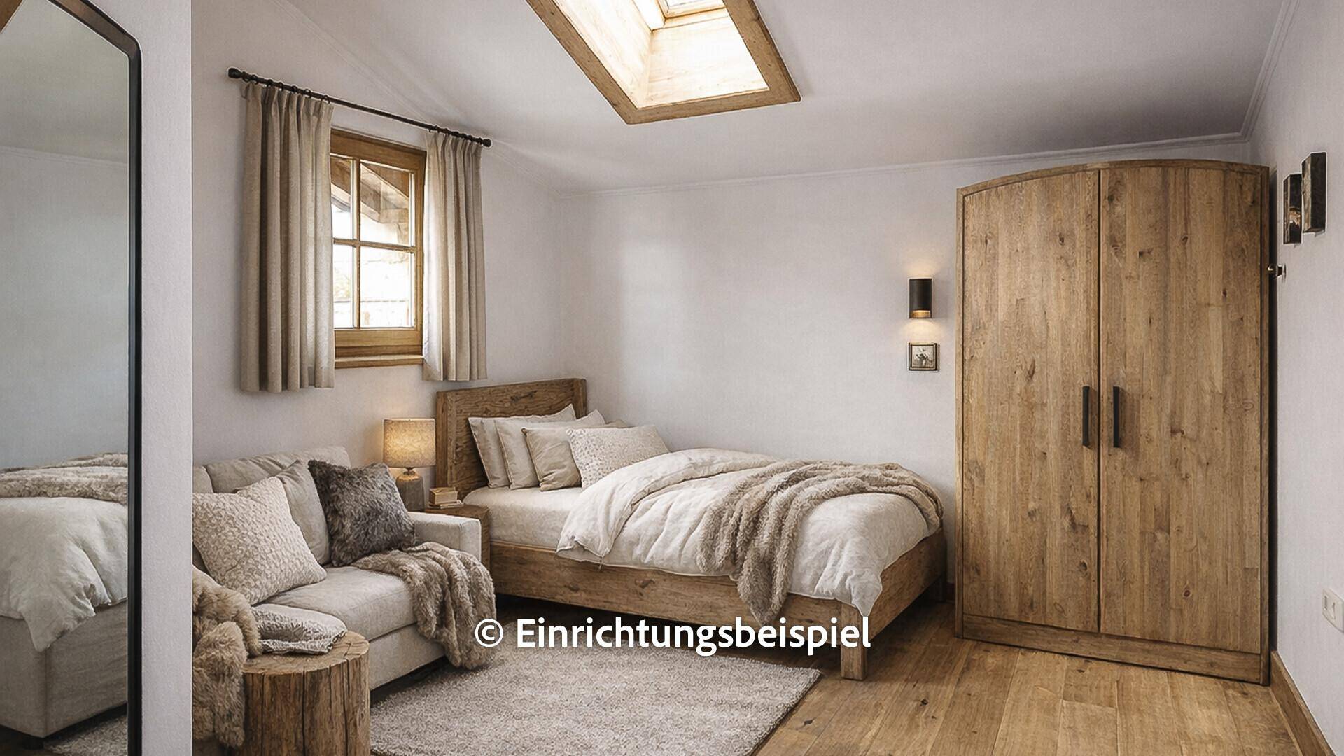 Helles Schlafzimmer mit Einzelbett, Sofa, Holzschrank und Dachfenster.