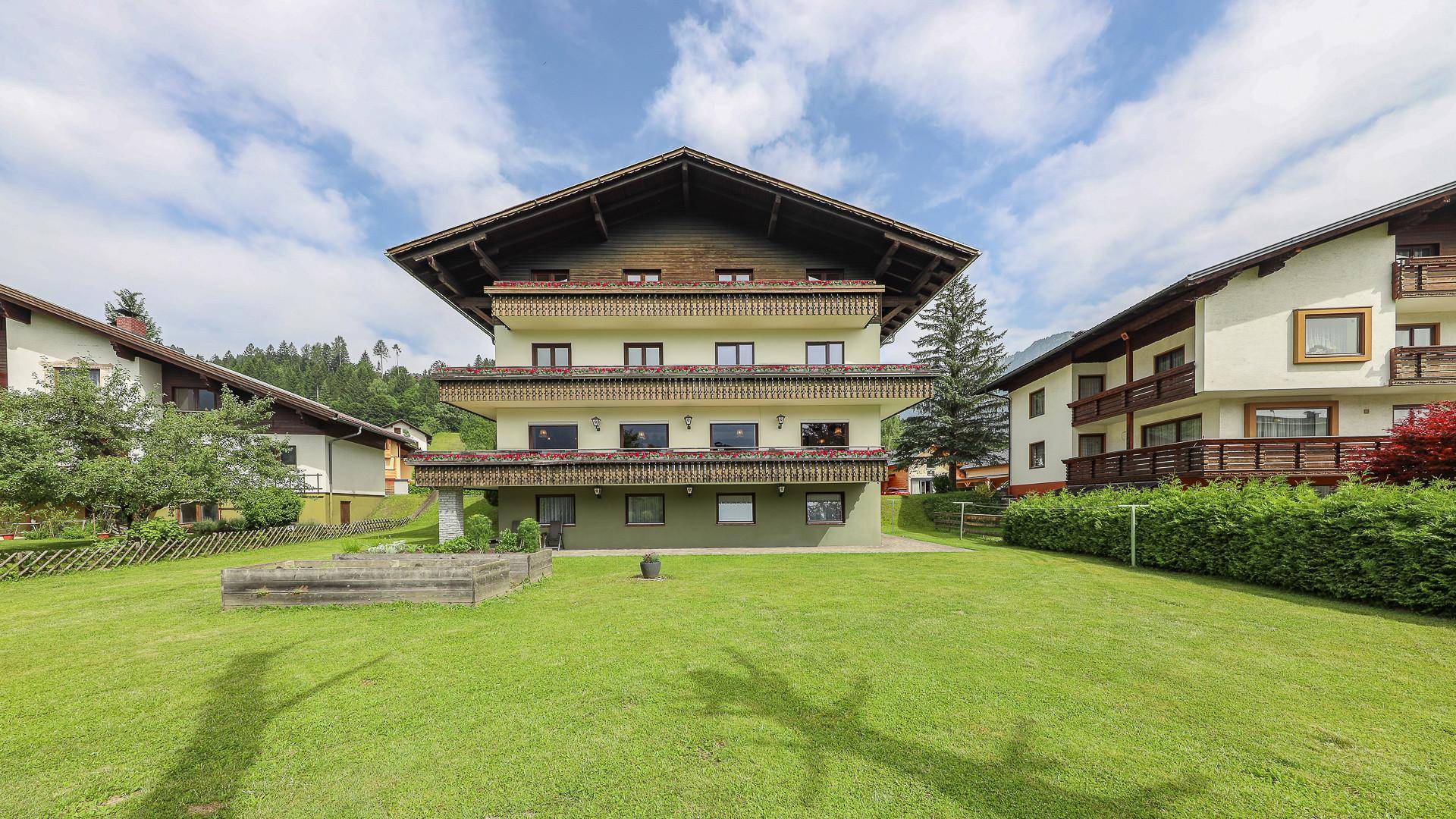 KITZIMMO-Pension Apartmenthaus kaufen - Immobilien Kötschach Mauthen Kärnten.