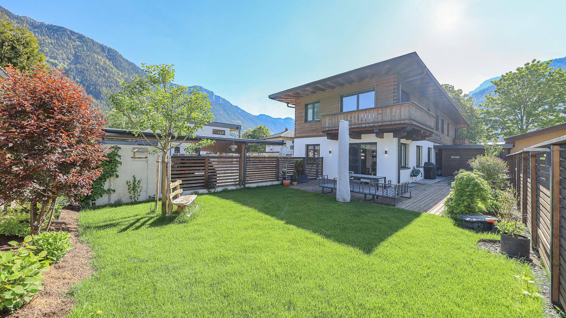 KITZIMMO-Exklusive Haushälfte in Ruhelage mit Bergblick kaufen - Immobilien Waidring.