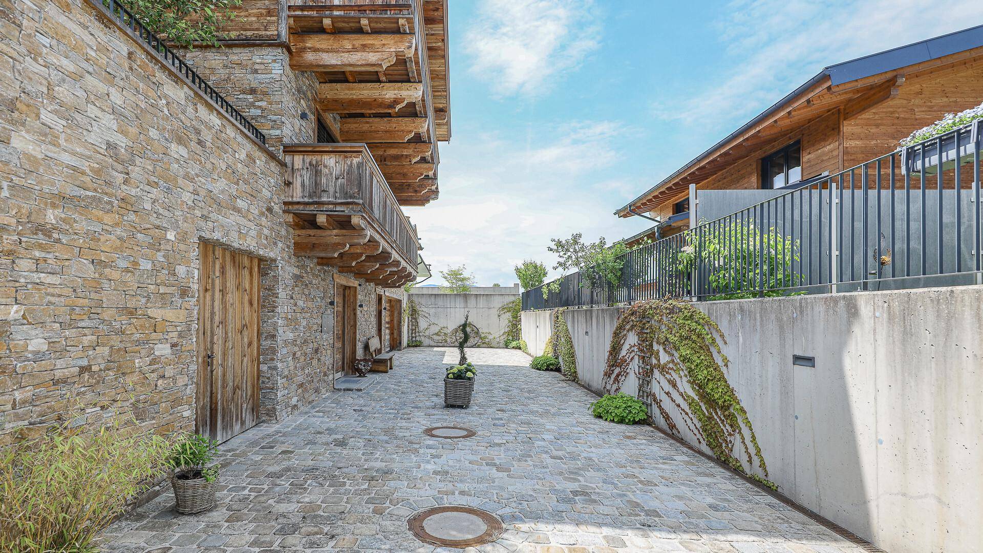 KITZIMMO-Luxuschalet mit Kaiserblick in unmittelbar am Skilift kaufen - Immobilien Going.