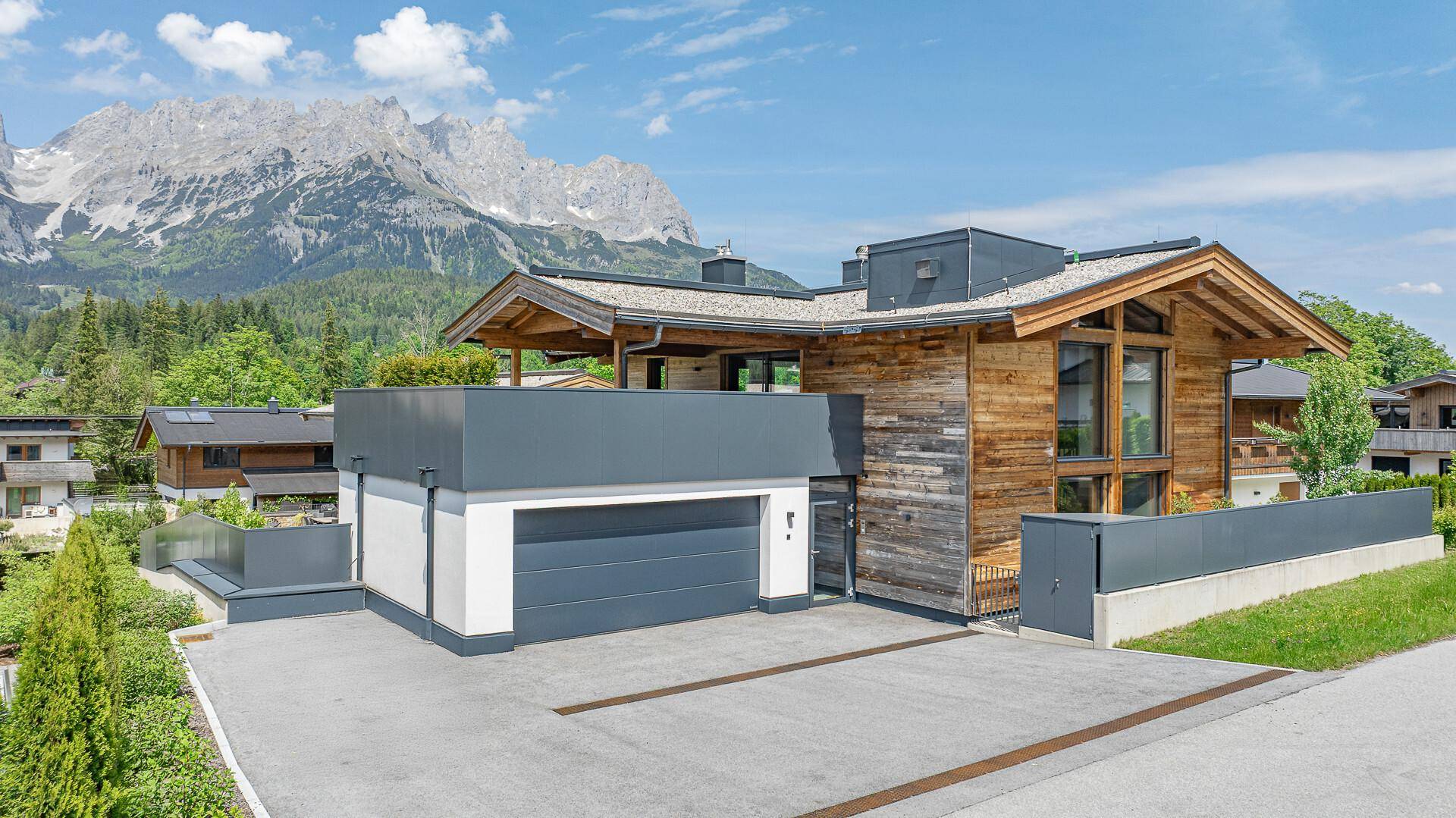 KITZIMMO-Exklusive Luxusvilla mit Kaiserblick in Toplage - Immobilien Going.