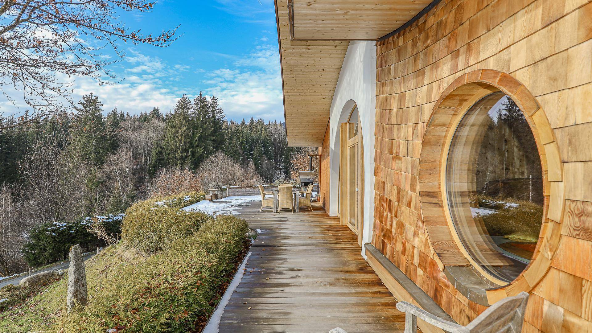 KITZIMMO-Einzigartiges Anwesen mit Blick auf den Schwarzsee - Immobilien Kitzbühel.