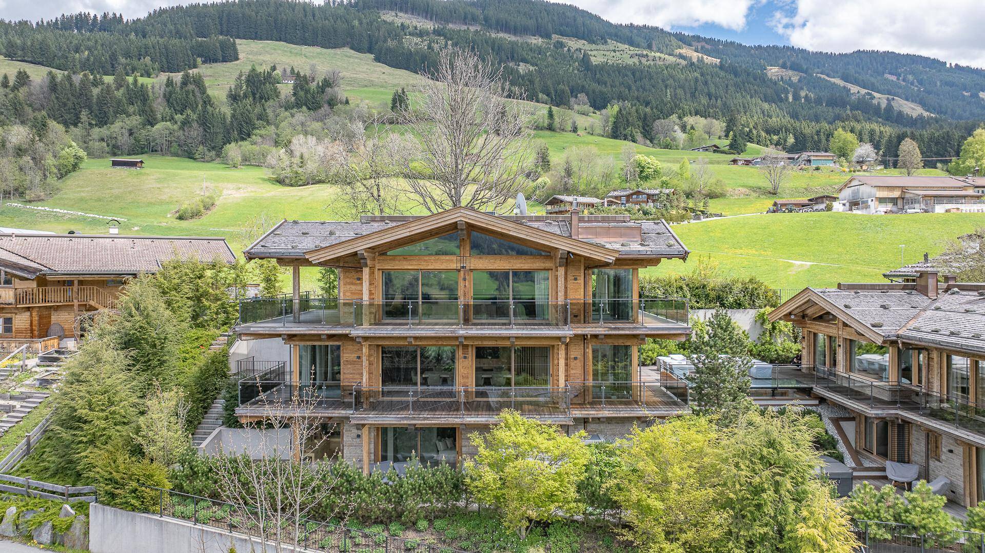 KITZIMMO-Luxusvilla in prominenter Toplage kaufen - Immobilien Aurach bei Kitzbühel.