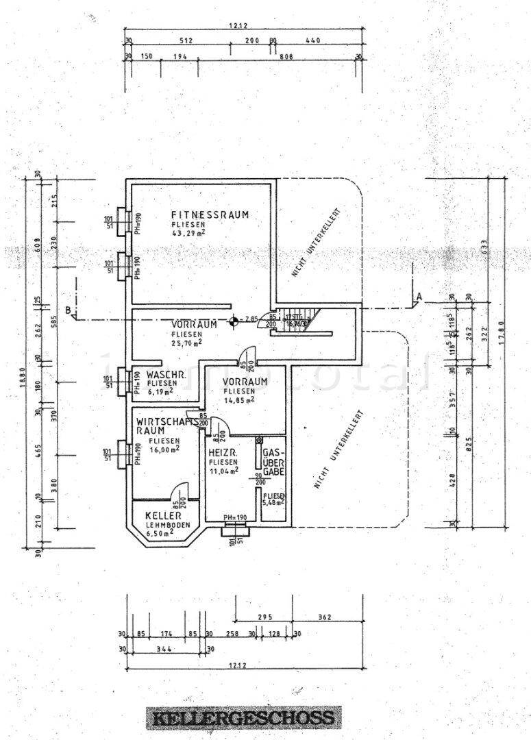 Grundriss des Kellergeschosses mit Fitnessraum, Wirtschaftsraum und weiteren Kellerräumen.