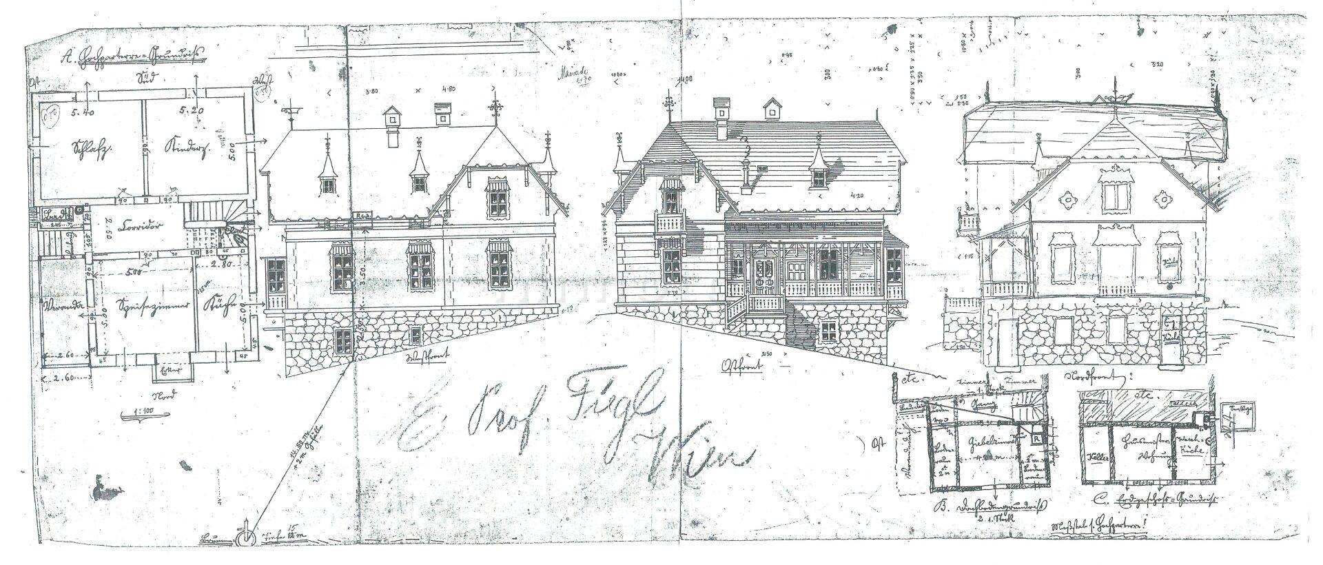 Umfassender Grundriss und Aufrissplan eines historischen Hauses.