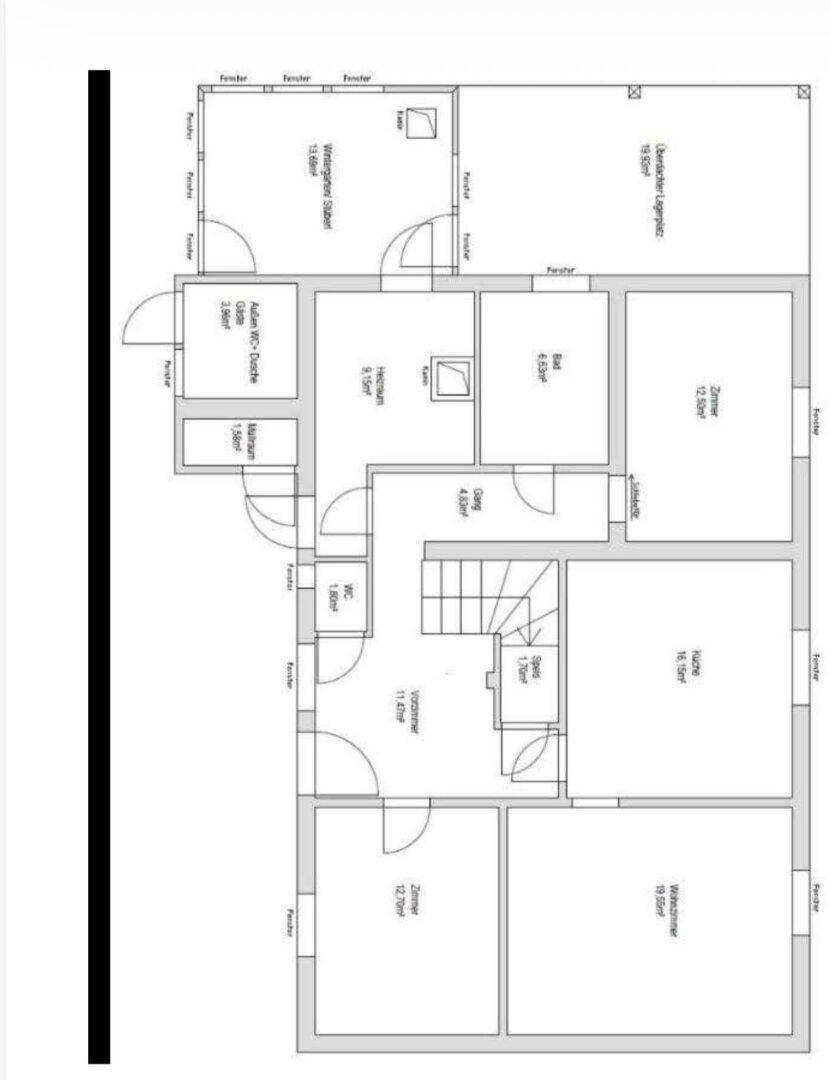 Grundriss des Erdgeschosses mit mehreren Zimmern, Bad und Zugang zu einem Wintergarten.